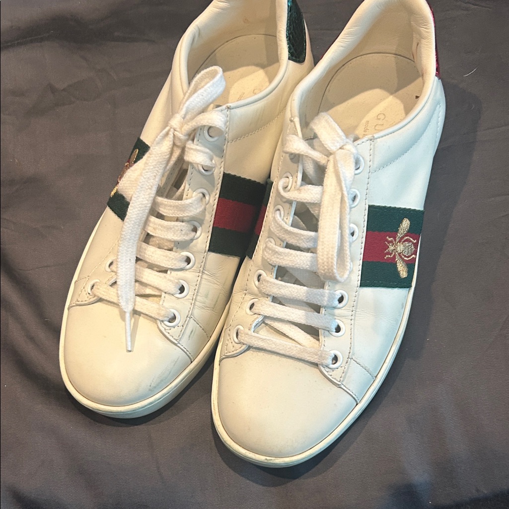 Gucci White Sneakers With Red And Green Stripes And Gold Butterfly